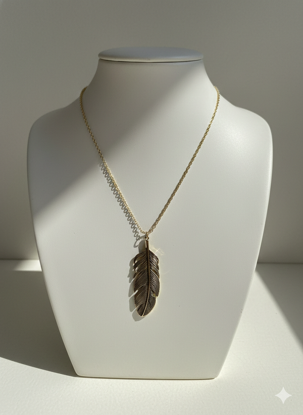Leaf pendant necklace