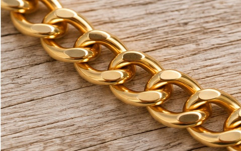 Chunky gold curb chain necklace detail