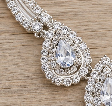 Silver Teardrop Crystal Necklace & Earrings Set – Elegant Statement Jewelry